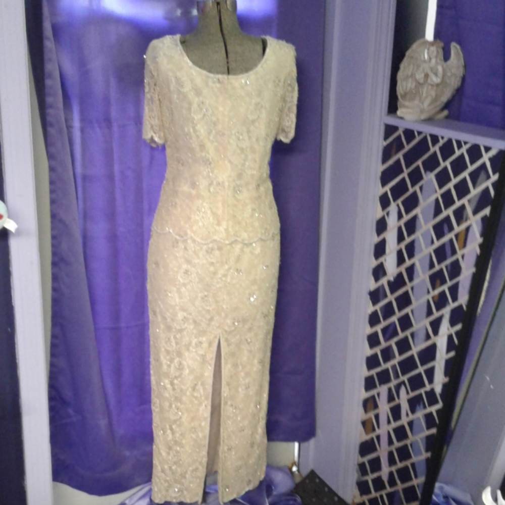 Dress - Picture 2 of 4